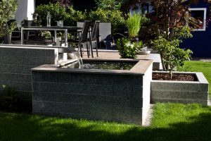 Wasserspiel Terrasse Garten